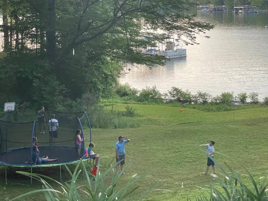 Cozy, Lake Lanier property with amazing views