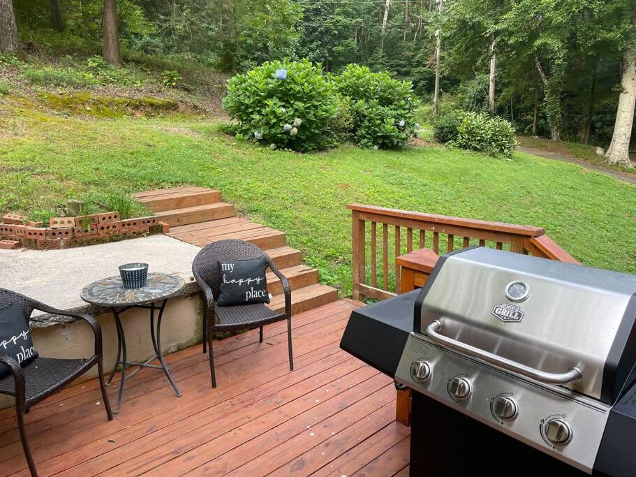 Cozy, Lake Lanier property with amazing views