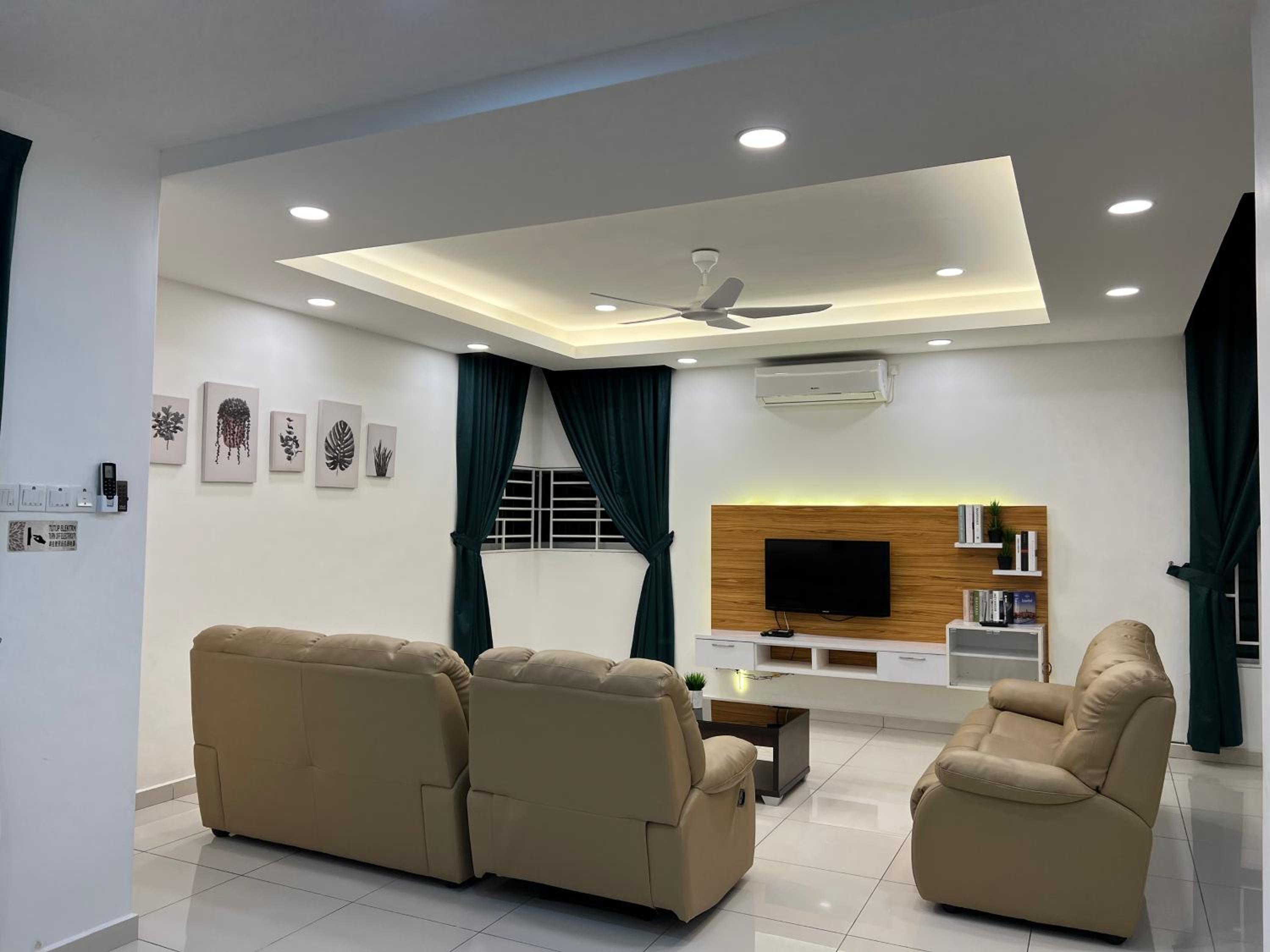 4 bedrooms (private bathroom) Perdana Hill Villa photo 2