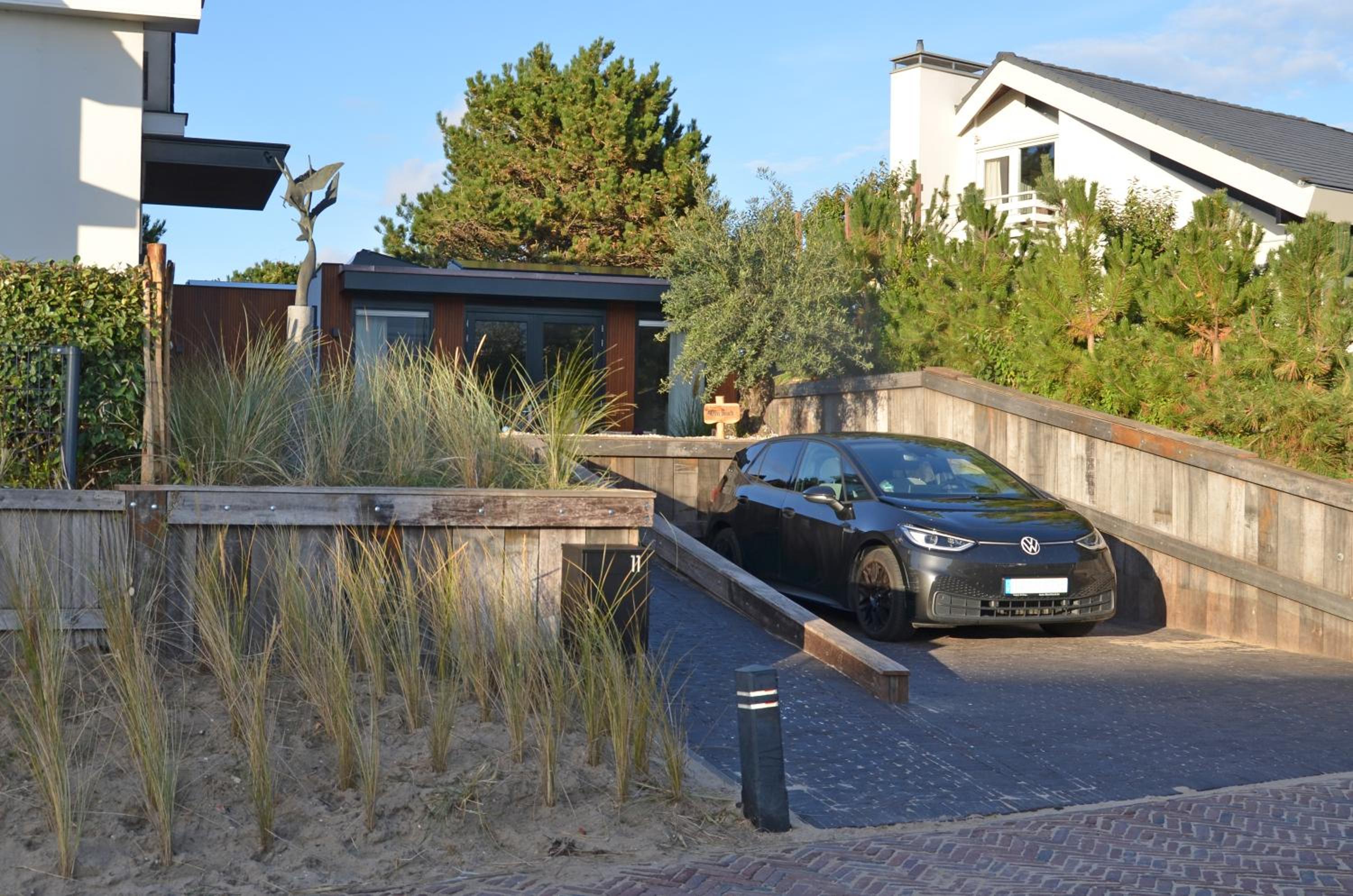 Olive Beach, luxury beachhouse 150 m from the beach view 3
