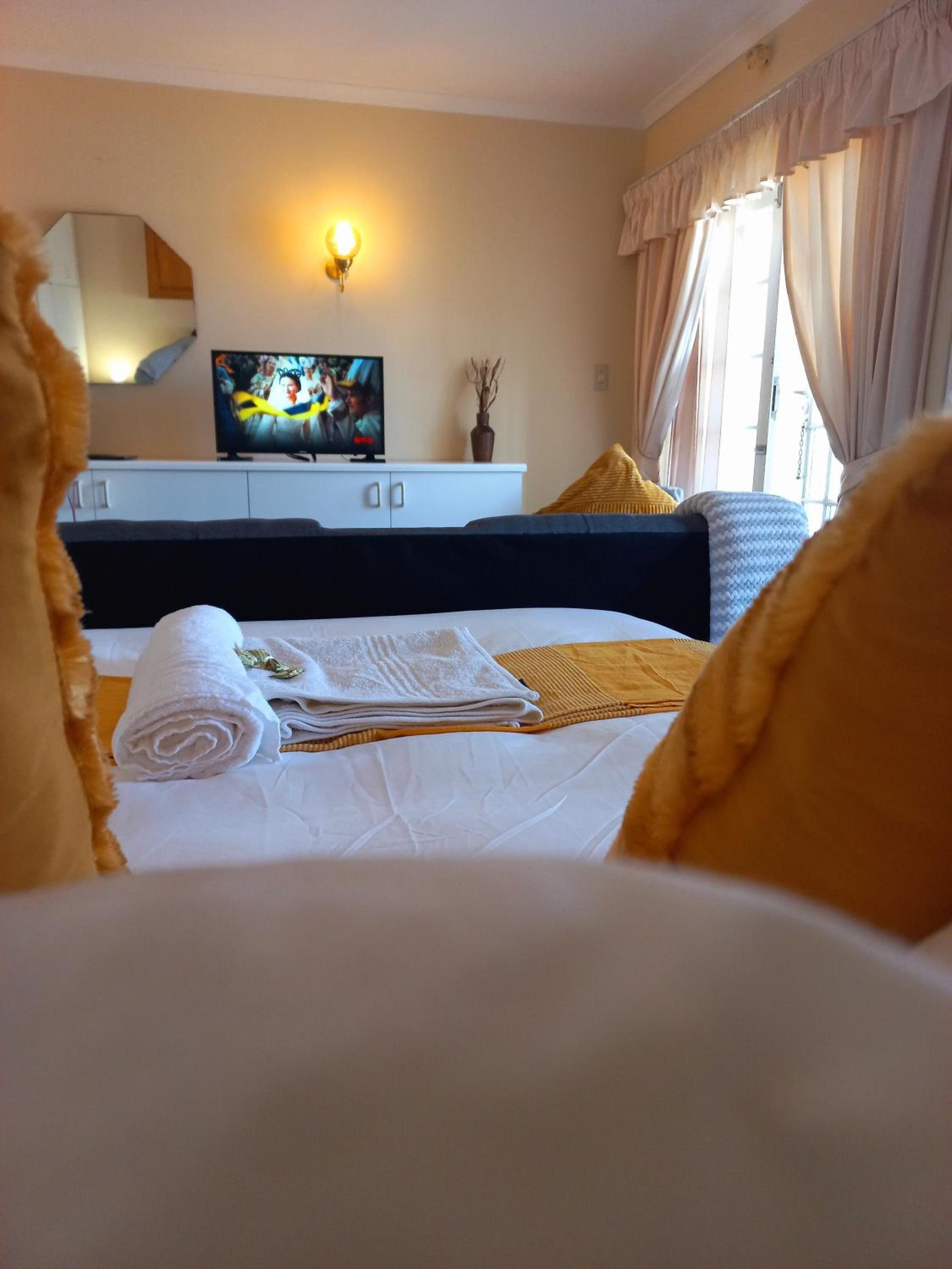 Cozy Strand Beach Getaway - Studio Apartment view 5