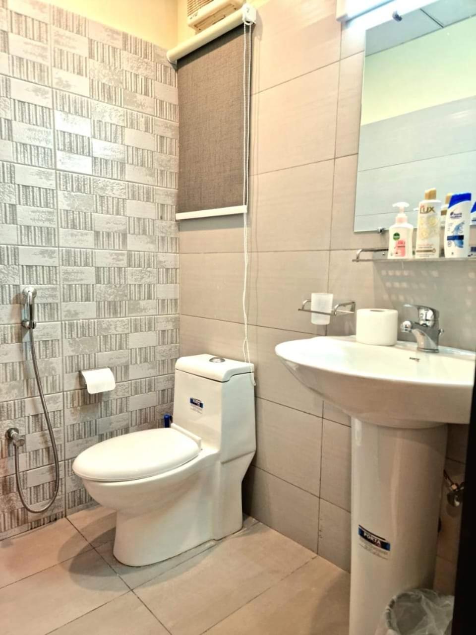 Comfortable & Lovely 1 Bed Apt In Bahria Town view 3