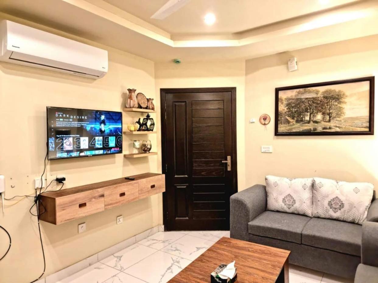 Comfortable & Lovely 1 Bed Apt In Bahria Town view 5