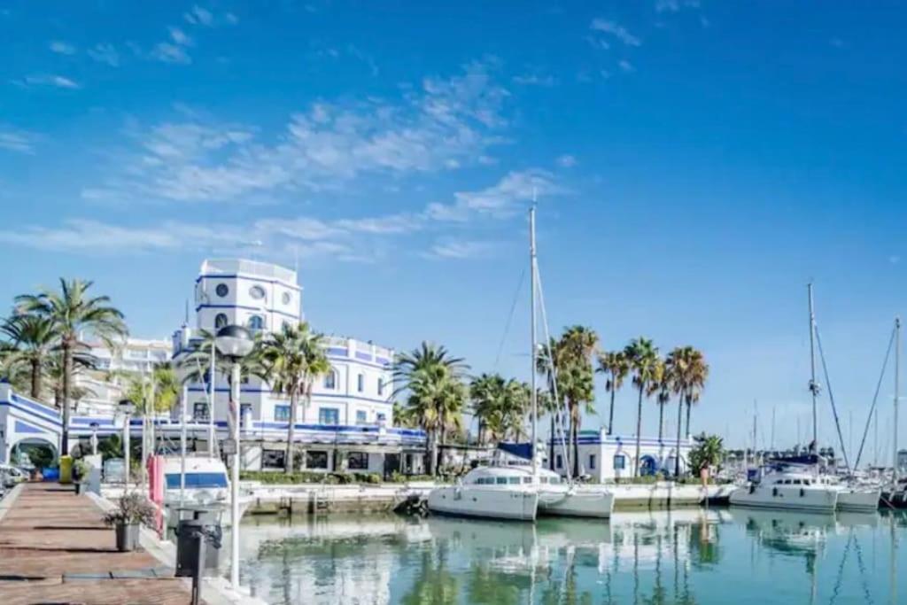 Lovely 1 bedroom apartment with sea views and pool view 3