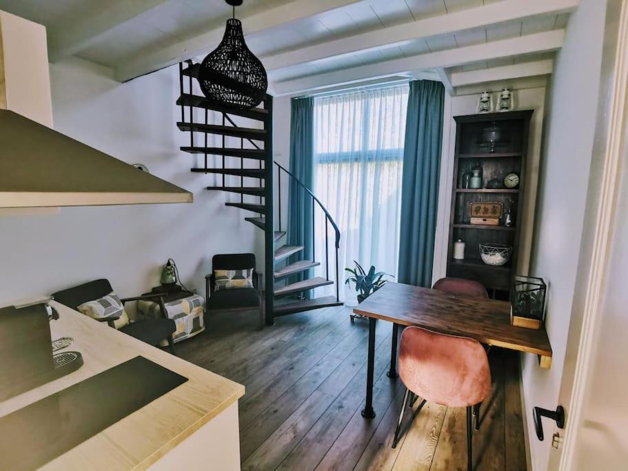 Volledig gerenoveerde luxe gastsuite met ontbijt