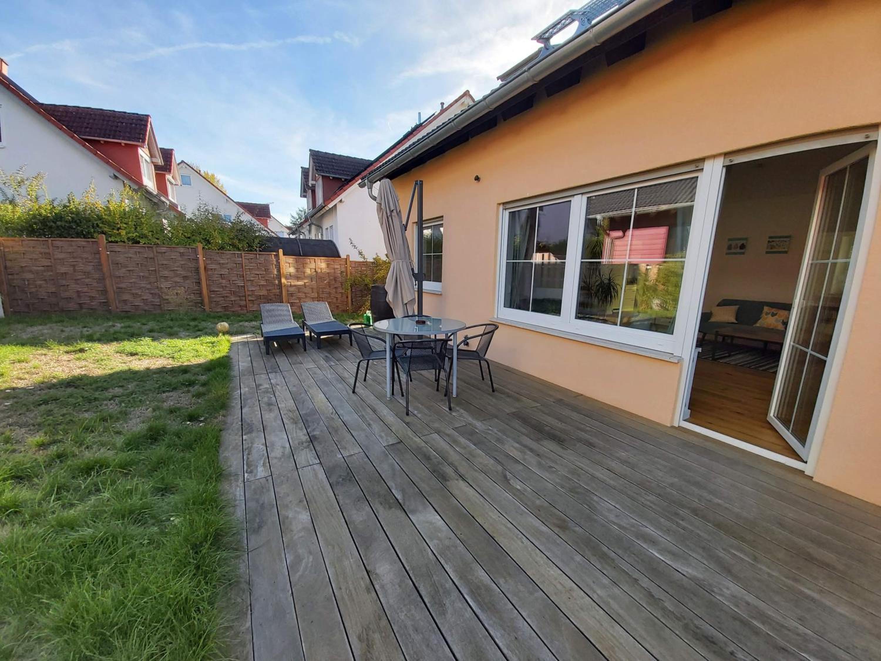 Ferienwohnung mit Terrasse am Rosengarten