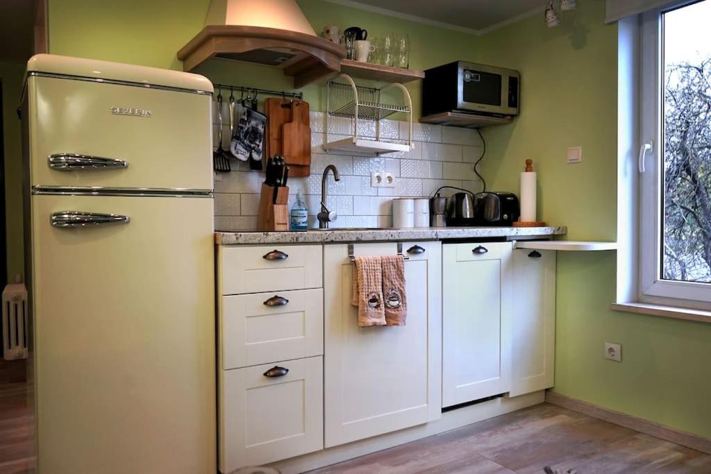 Modern 2BR Apt Near Park & Train Station in Old Town w Free Parking view 4
