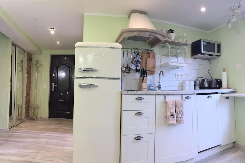 Modern 2BR Apt Near Park & Train Station in Old Town w Free Parking view 5