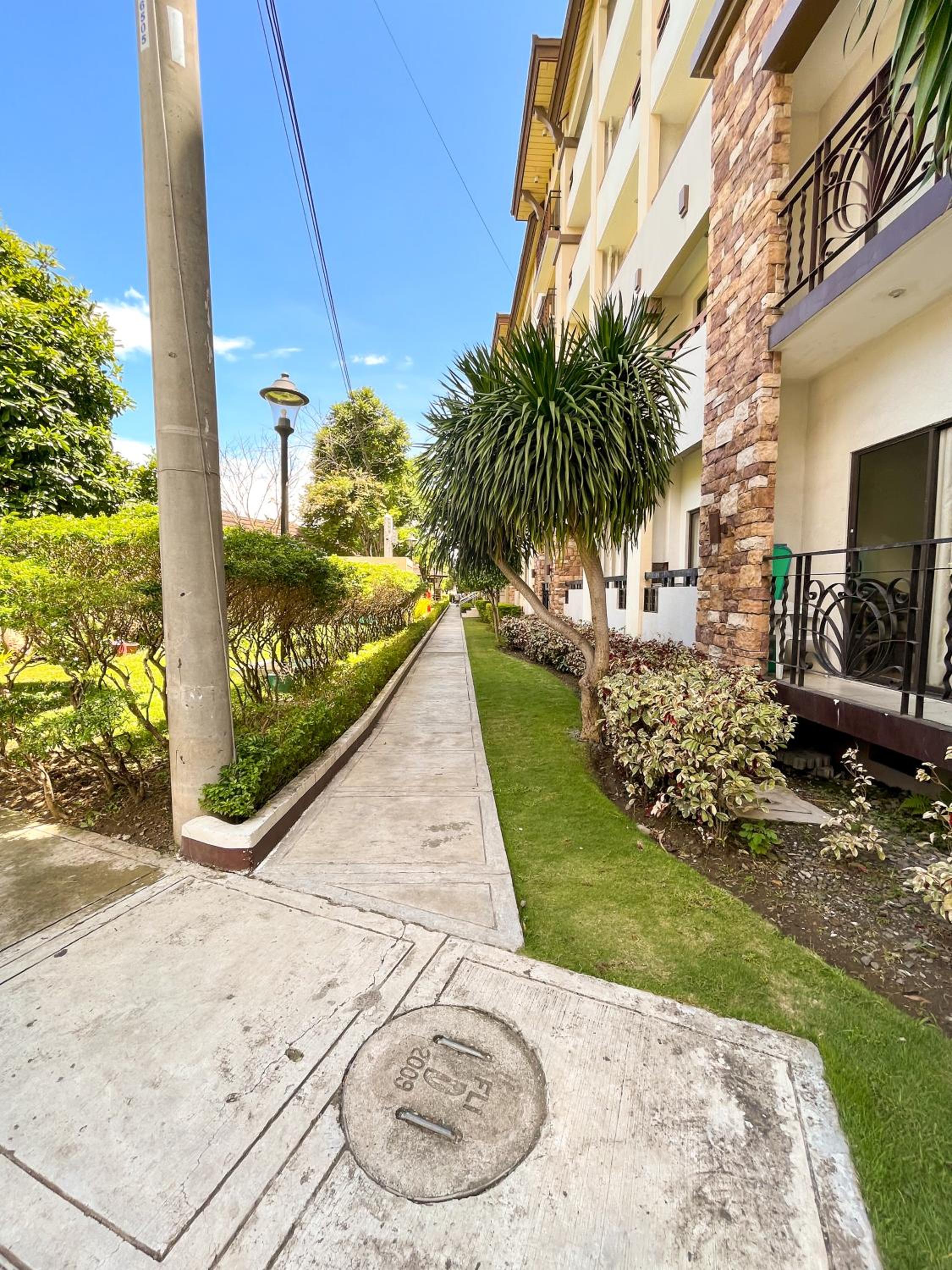 Condo Near SM with Free Parking Pool WIFI and Netflix view 4