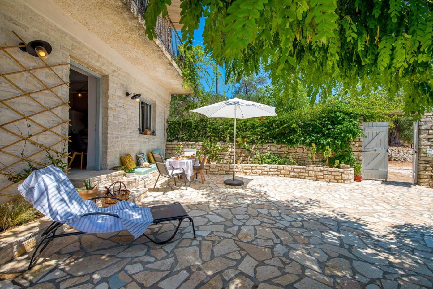 Hotel Acacia APT by Aglaia V - Image 1