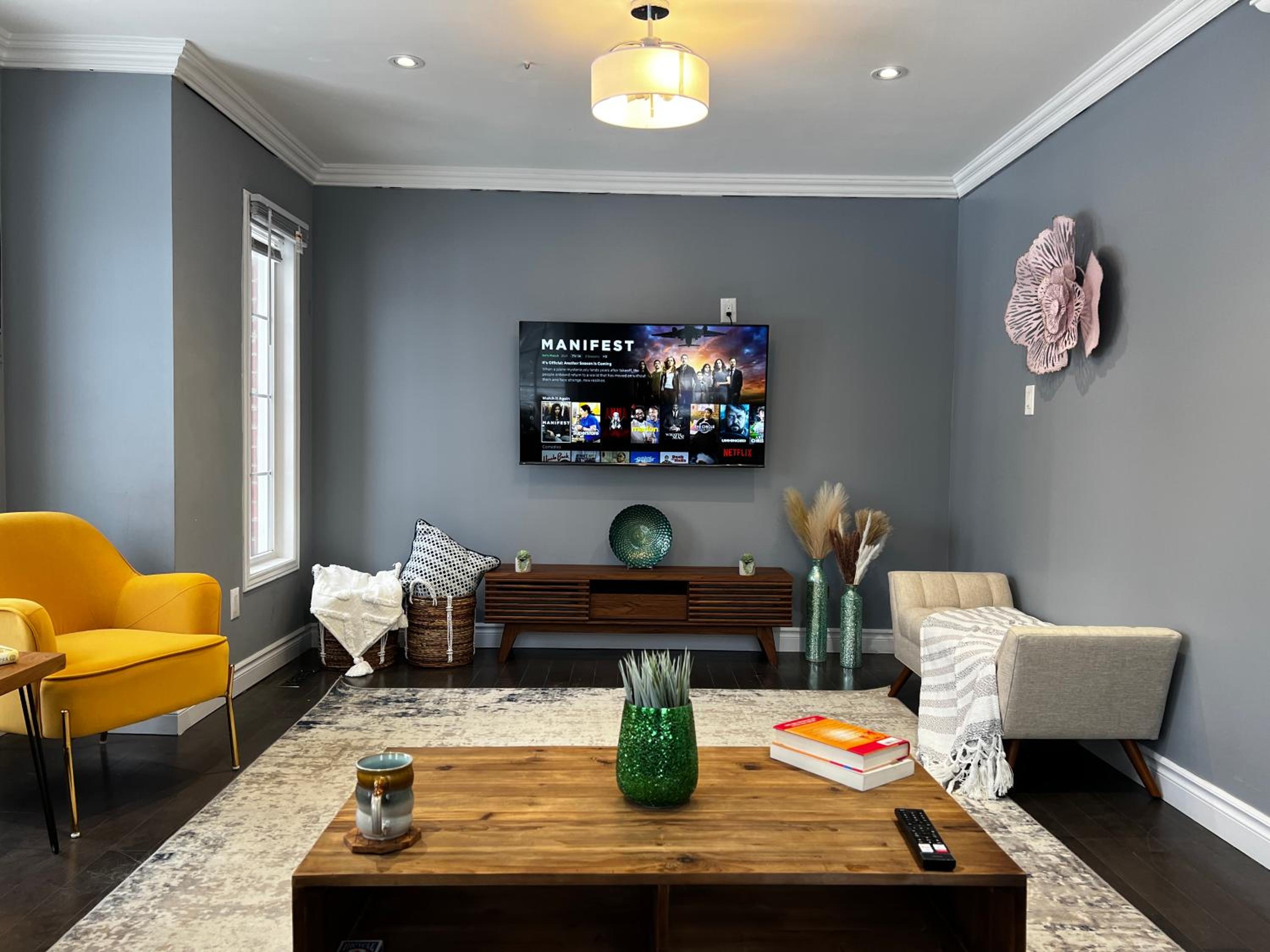 Toronto Vacations - Chic, Spacious Home You'll Love - Property Image 4