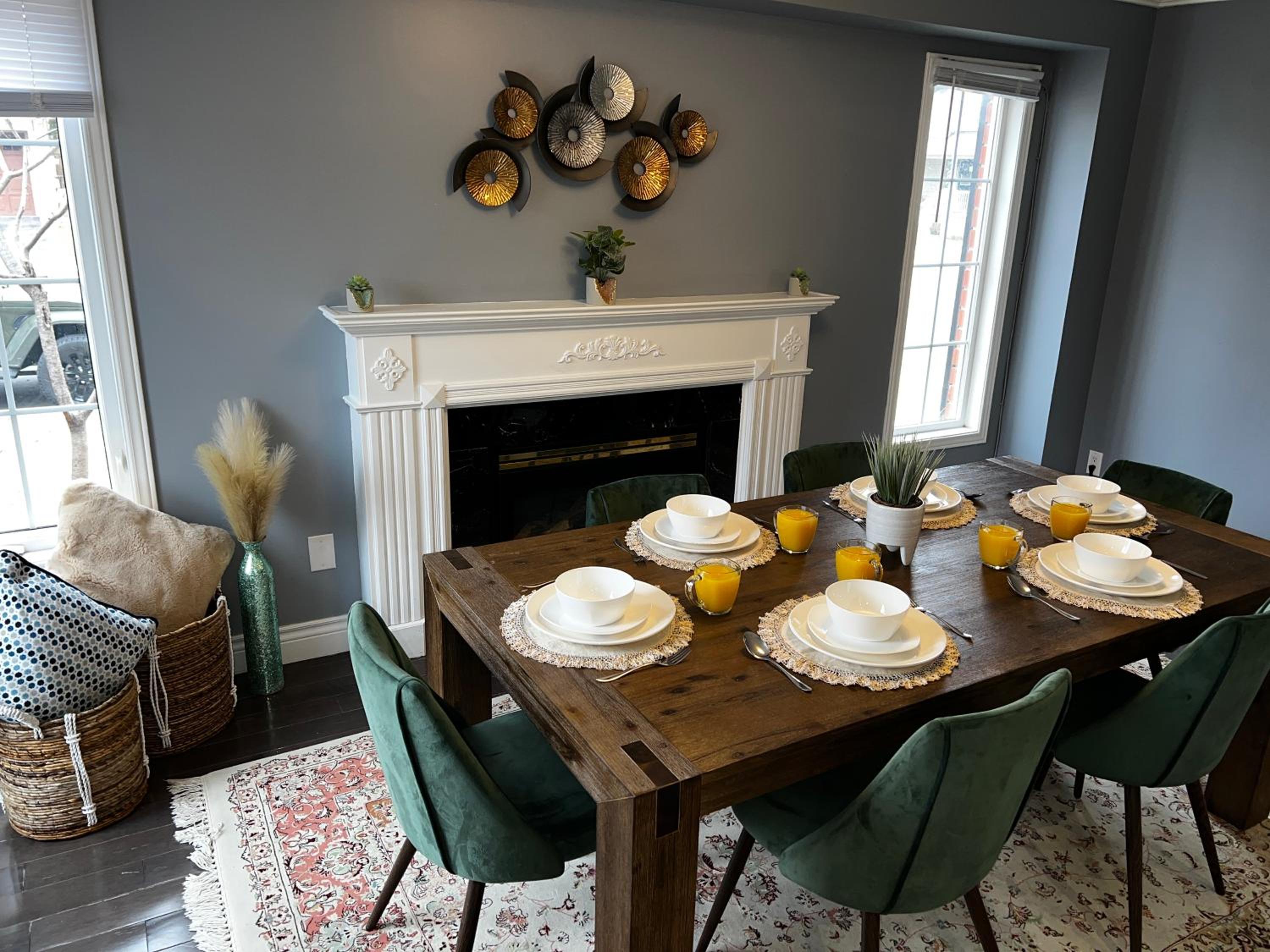 Toronto Vacations - Chic, Spacious Home You'll Love - Property Image 3