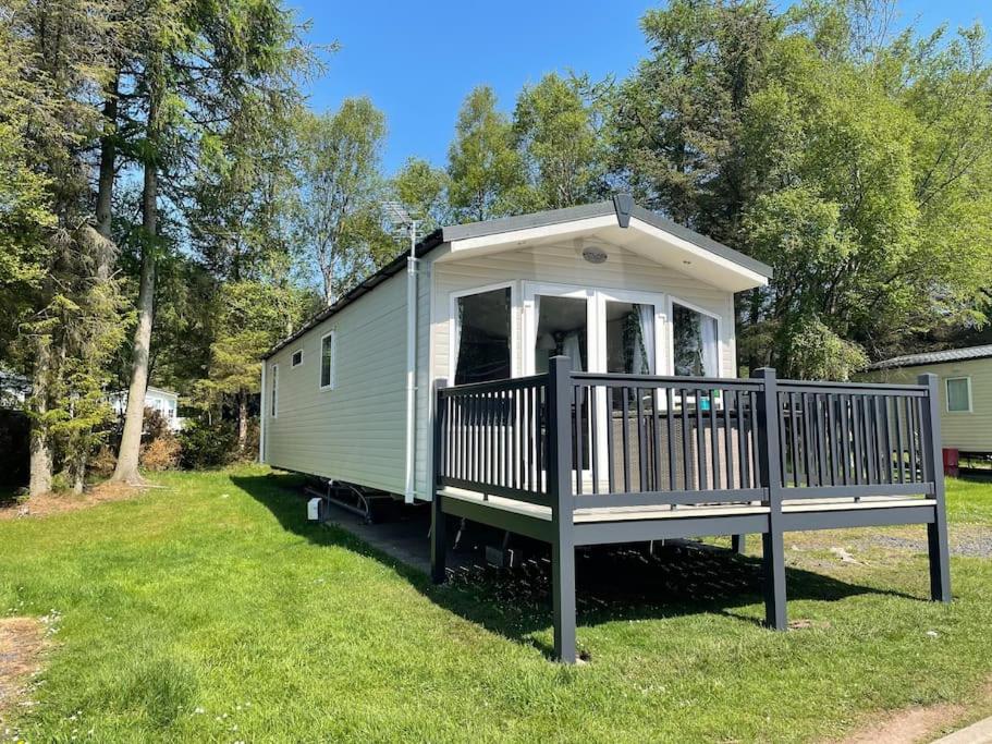 The Warrens - 2 bed caravan for 4 & private hot tub