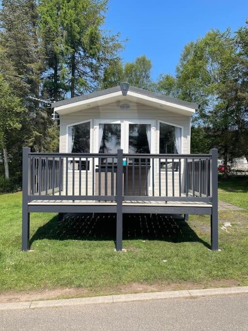 The Warrens - 2 bed caravan for 4 & private hot tub