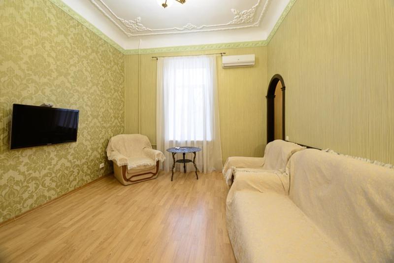 Kievaccommodation on 16 MalaZhytomyrska street view 2