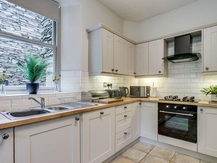 Gorgeous cottage in Bowness view 3