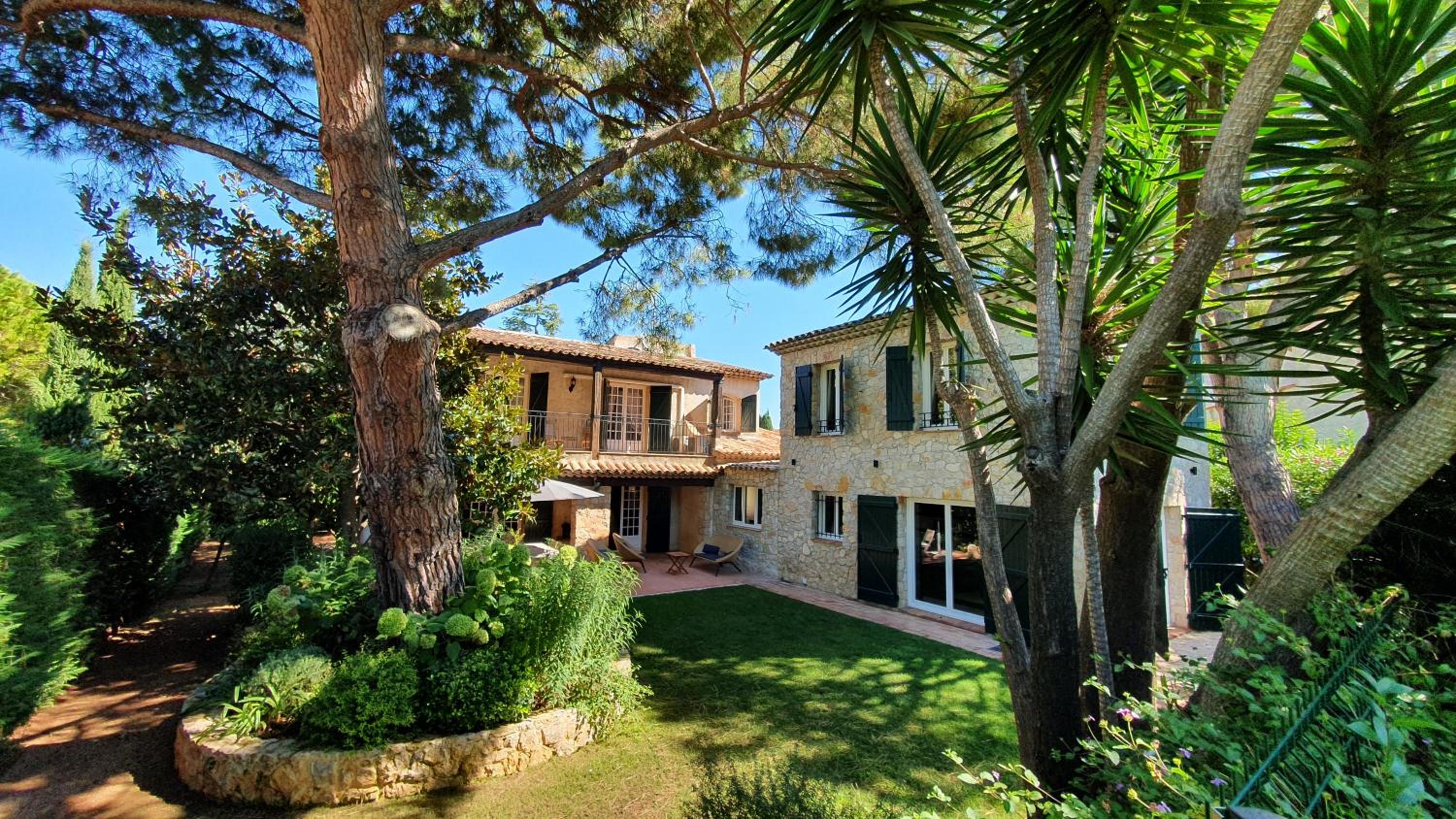 Hotel Villa Vuyani Antibes - Image 1