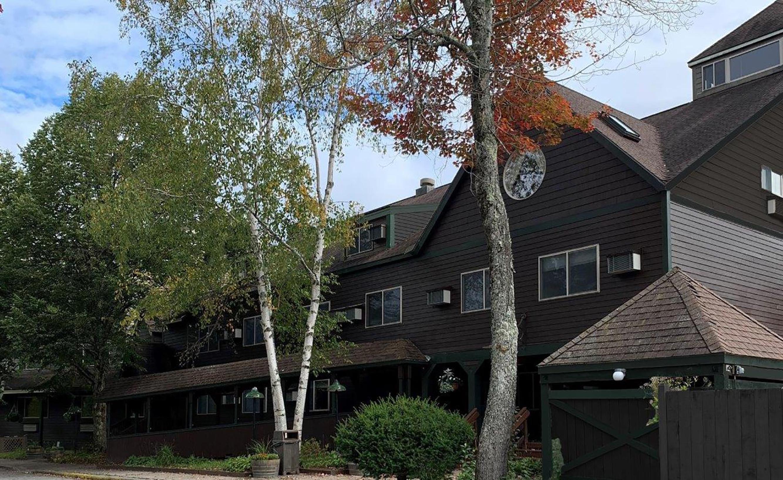 Hotel Snowy Owl Inn - Image 1