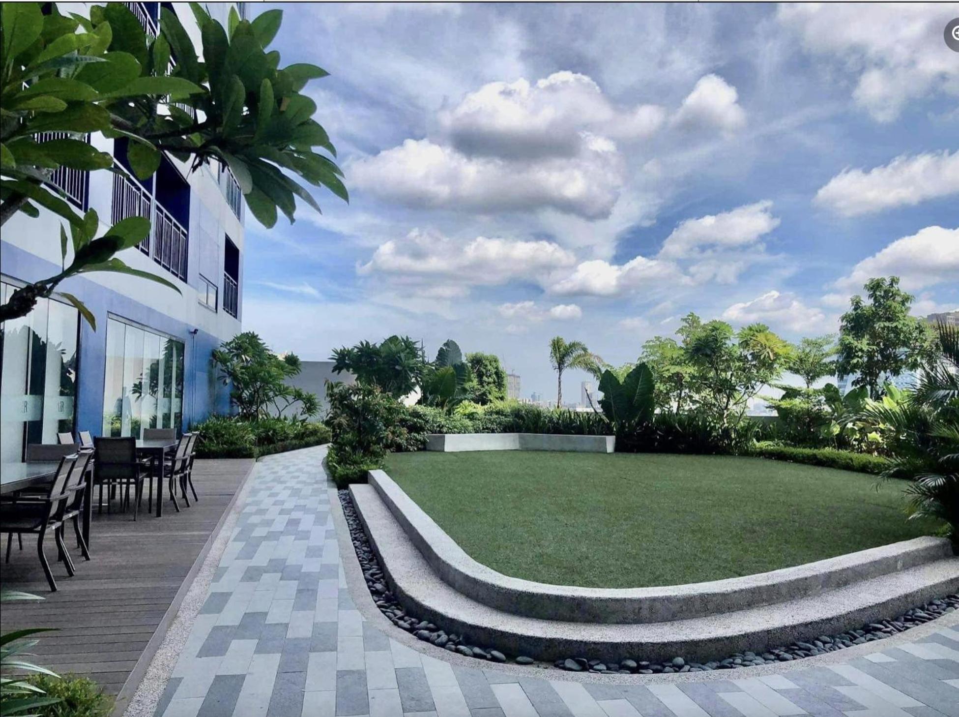 Awesome Value, Great Location view 3