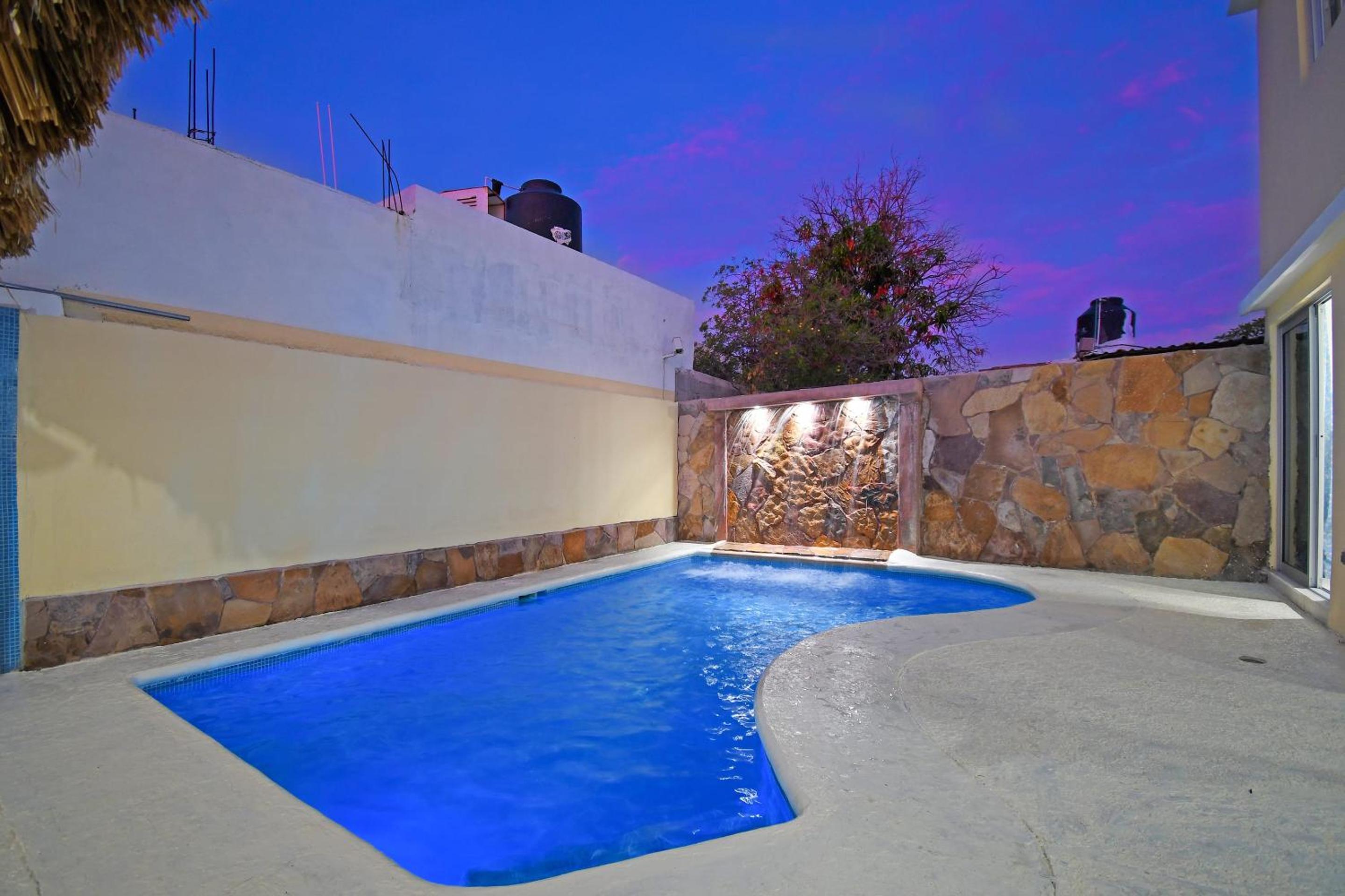 DT La Paz Condos with Pool & Palapa Lounge, 2 mi to Malecón