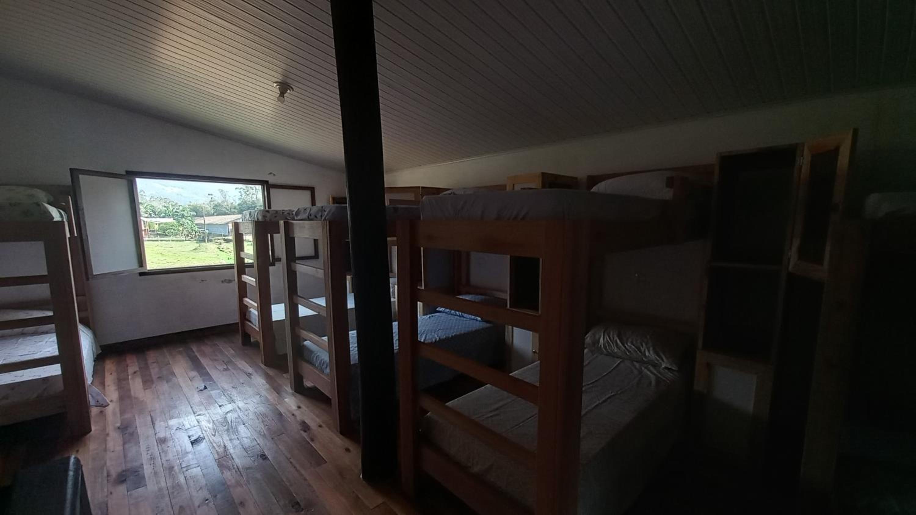 Hostel e Camping Vale Mirante da Rocha