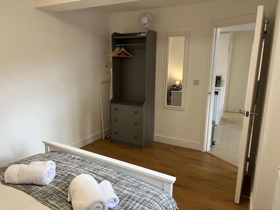 Lovely 2 Bedroom 2 Bathroom Apartment with Parking view 3
