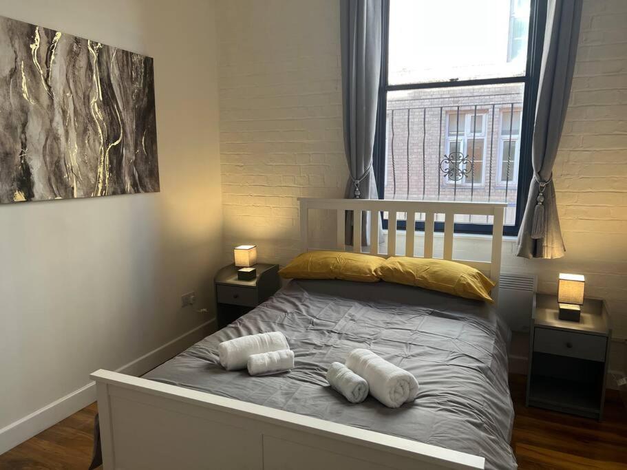 The Dereham - Open Plan Apartment 1 min from the city centre view 2