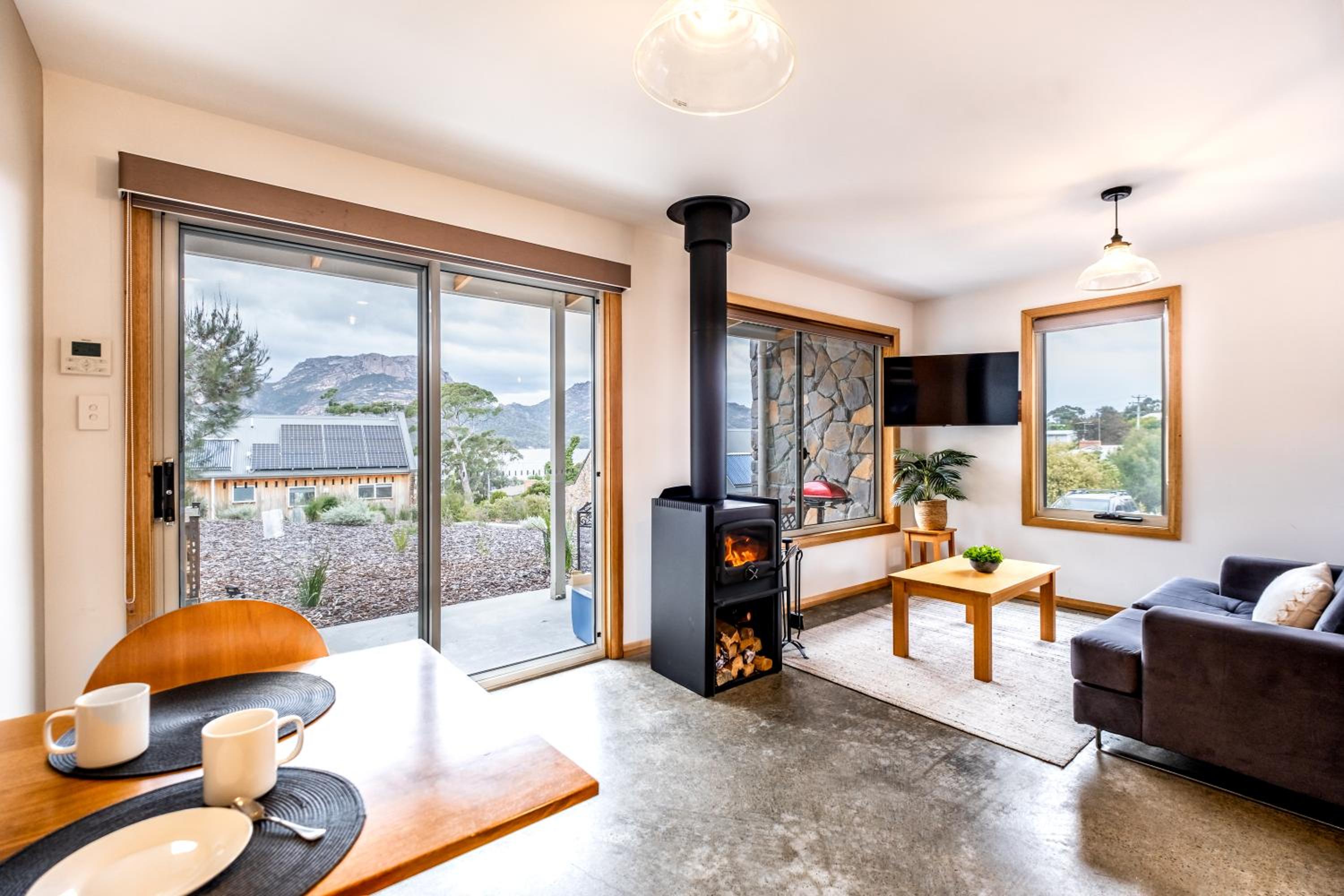 Freycinet Stone Studio 7 - Quartz view 5