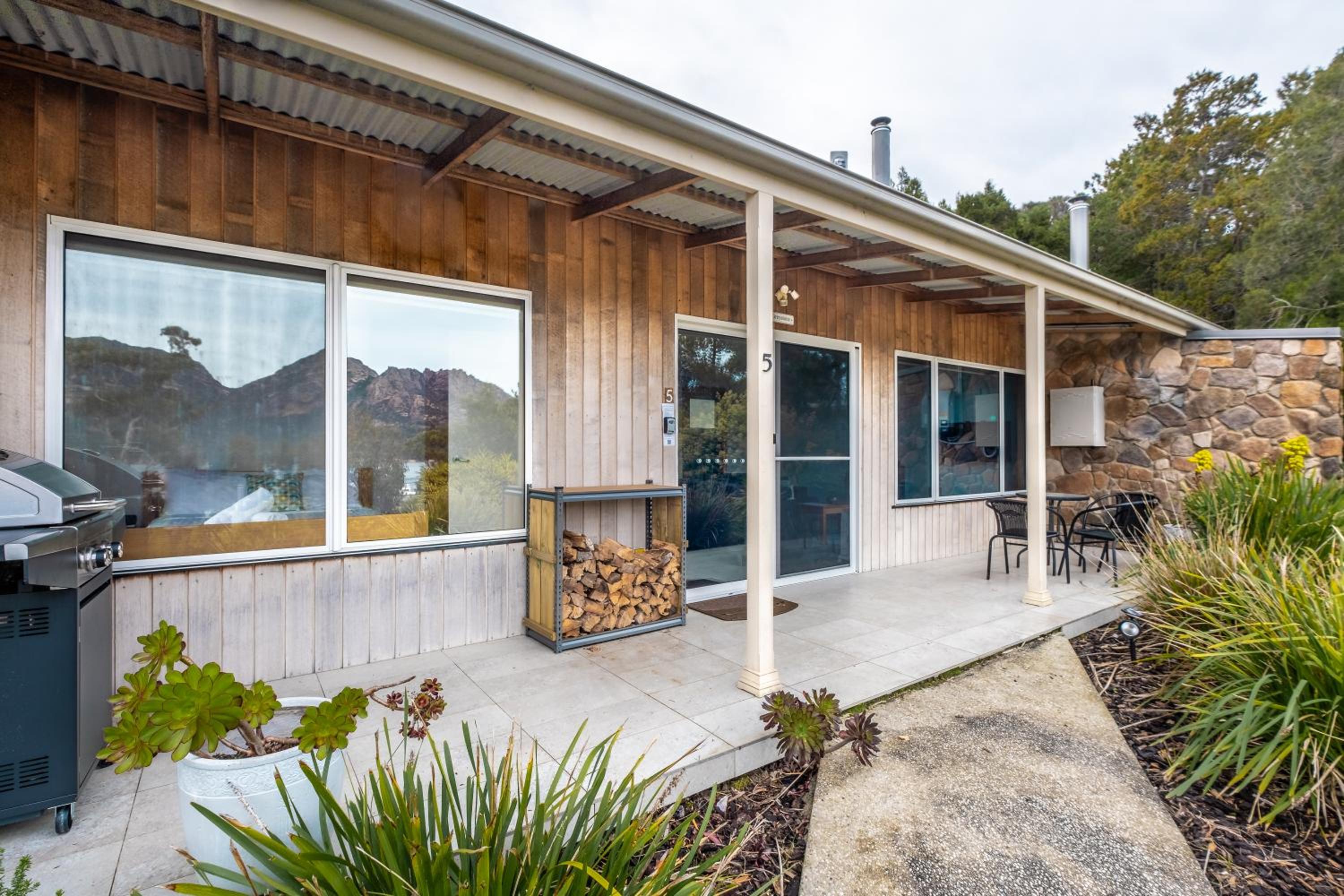 Freycinet Stone Studio 5 - Greystone