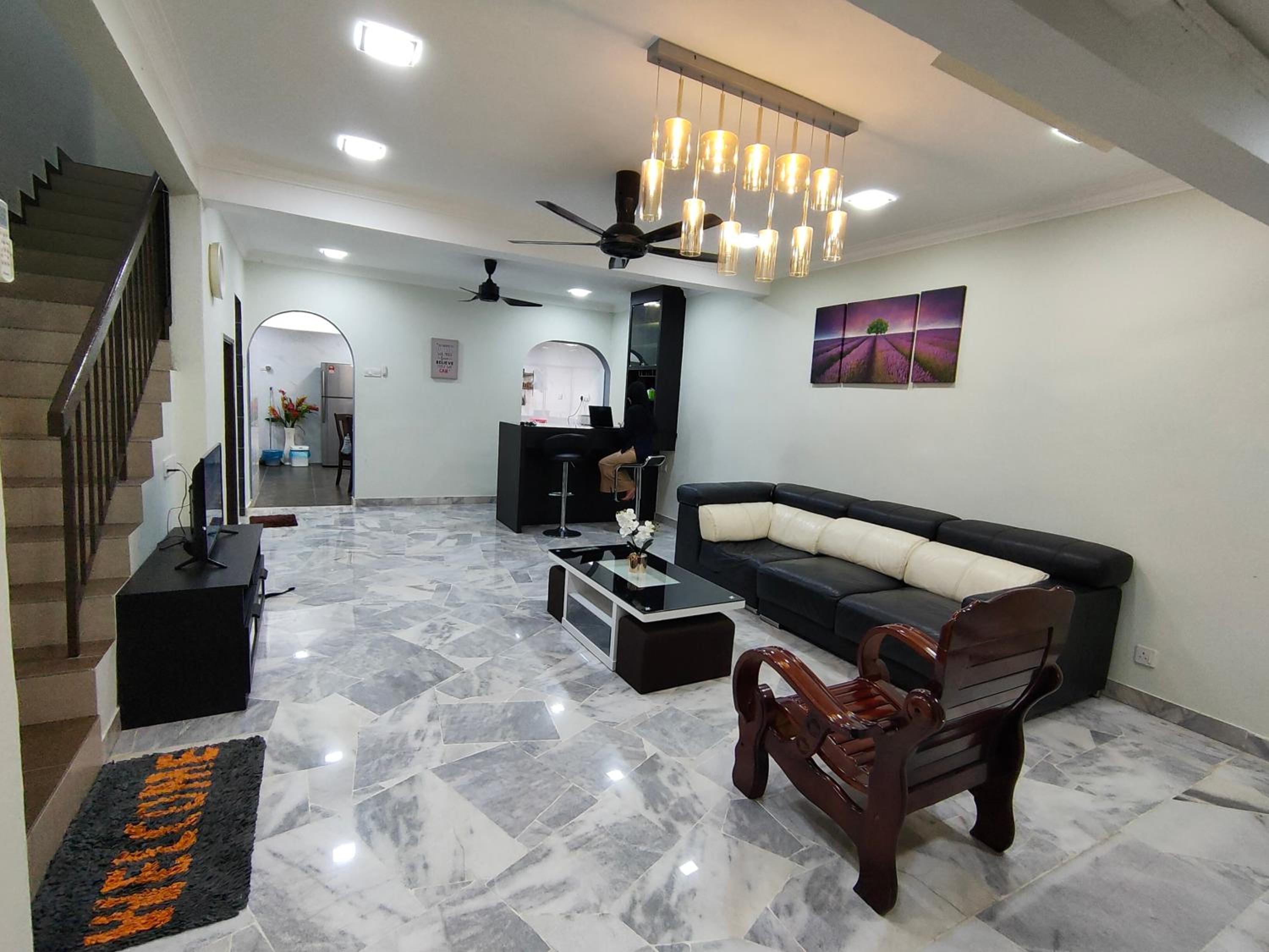 Three-Bedroom House at Tyara Homestay Sunway photo 7
