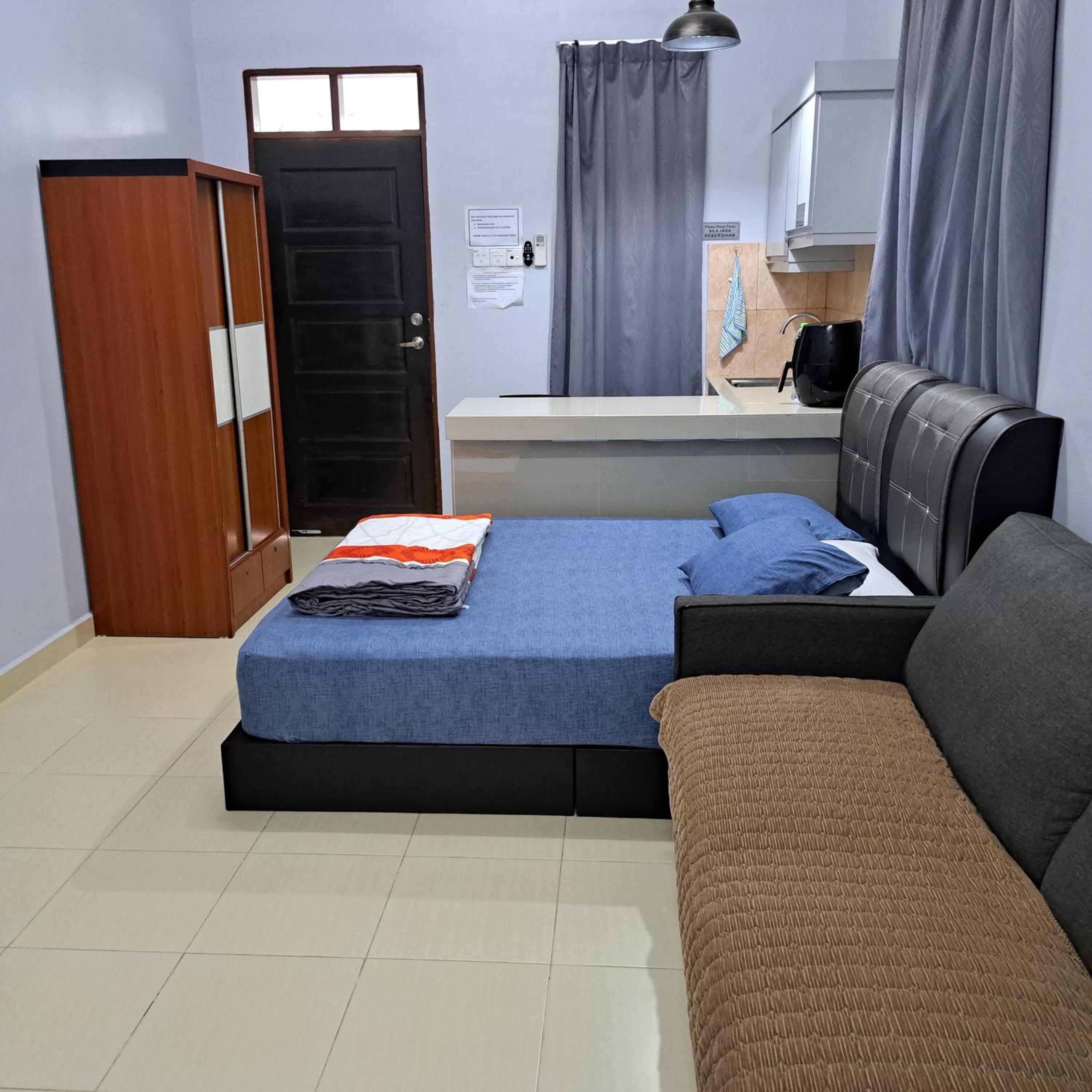 Roomstay Avoria YouTube Netflix photo 3