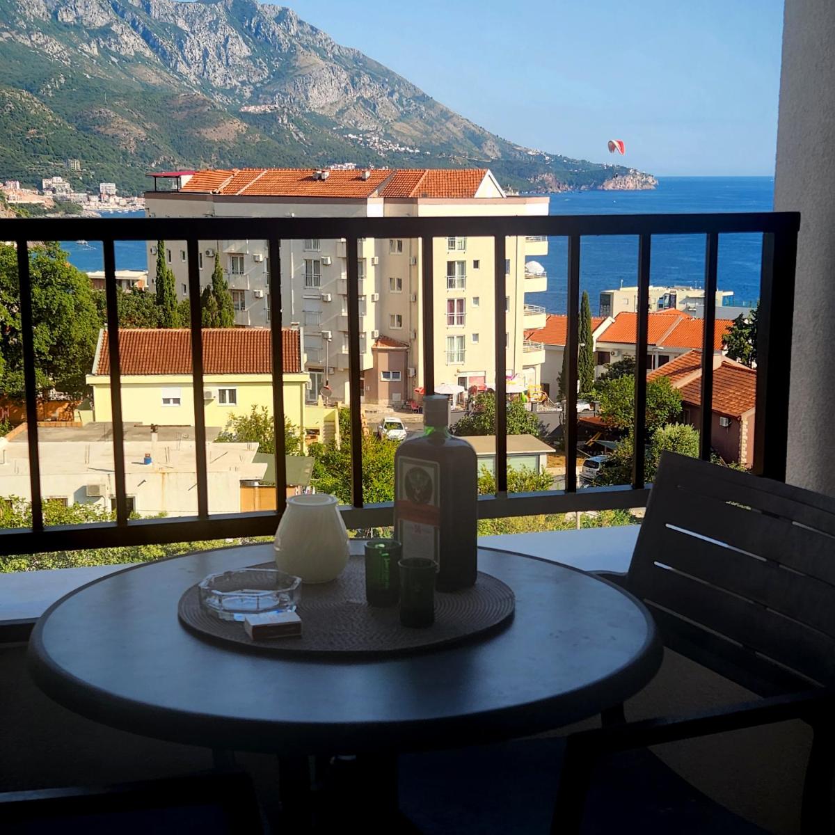 Lovely 1-Bedroom rental unit with free parking photo 4