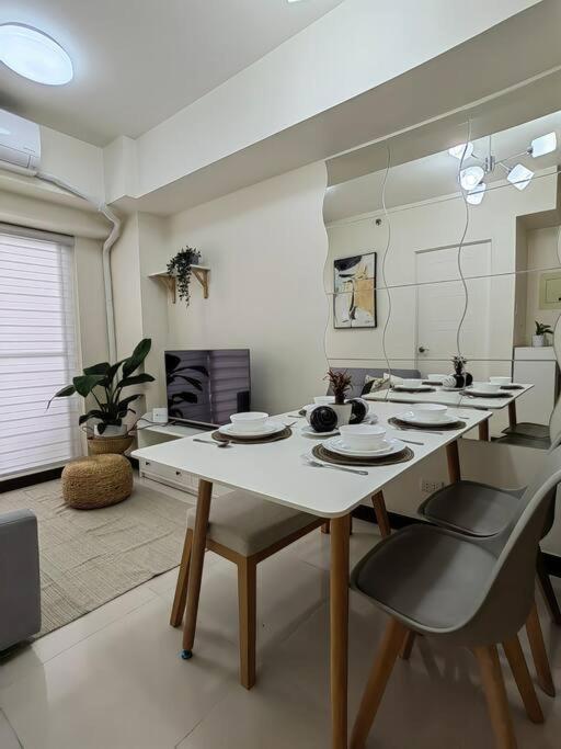 Happirest Cozy Crib (2-Bedroom with Balcony) - Lumiere Residences, Pasig City view 5