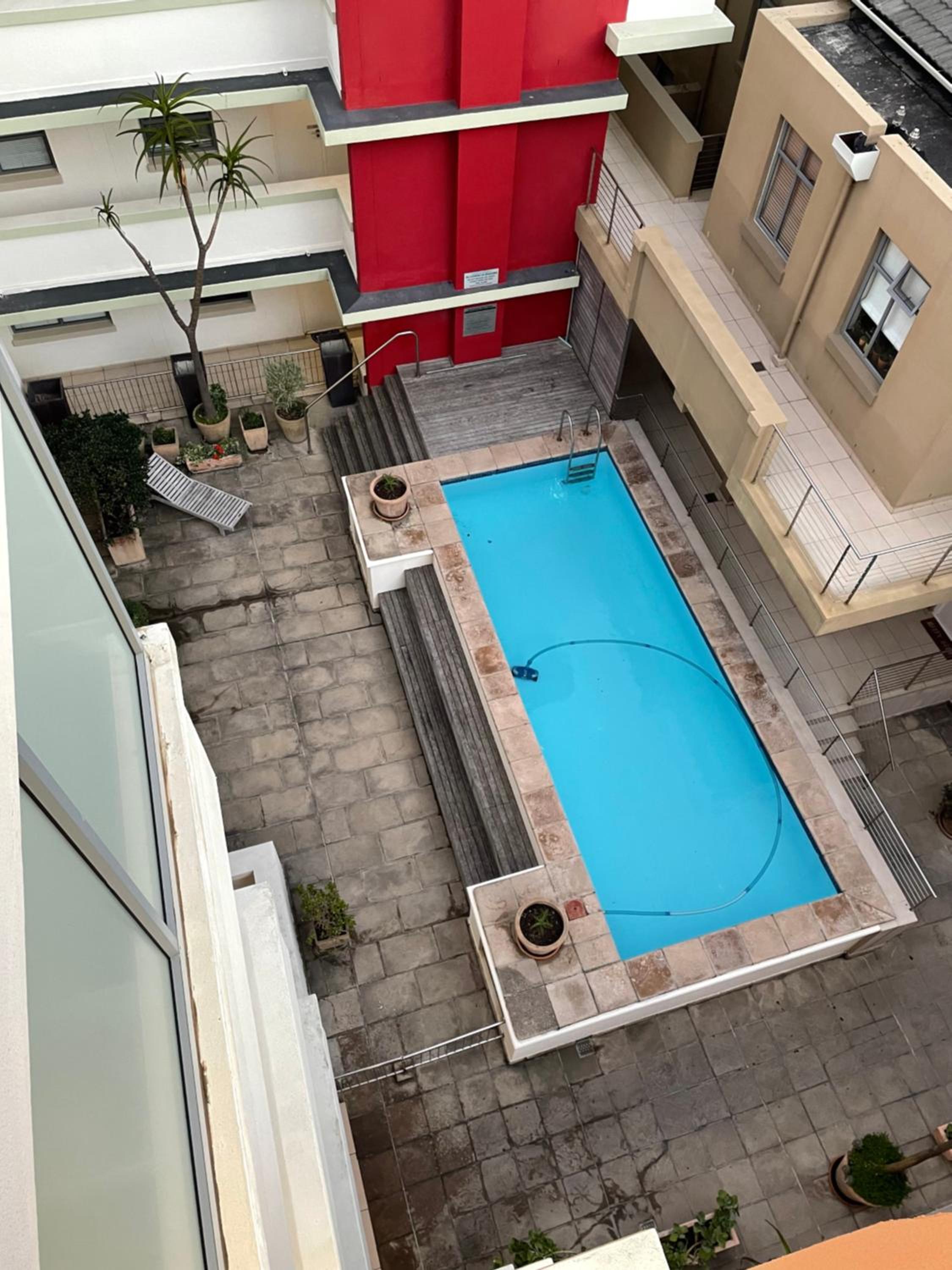 Muizenberg apartment 100m from beach view 2