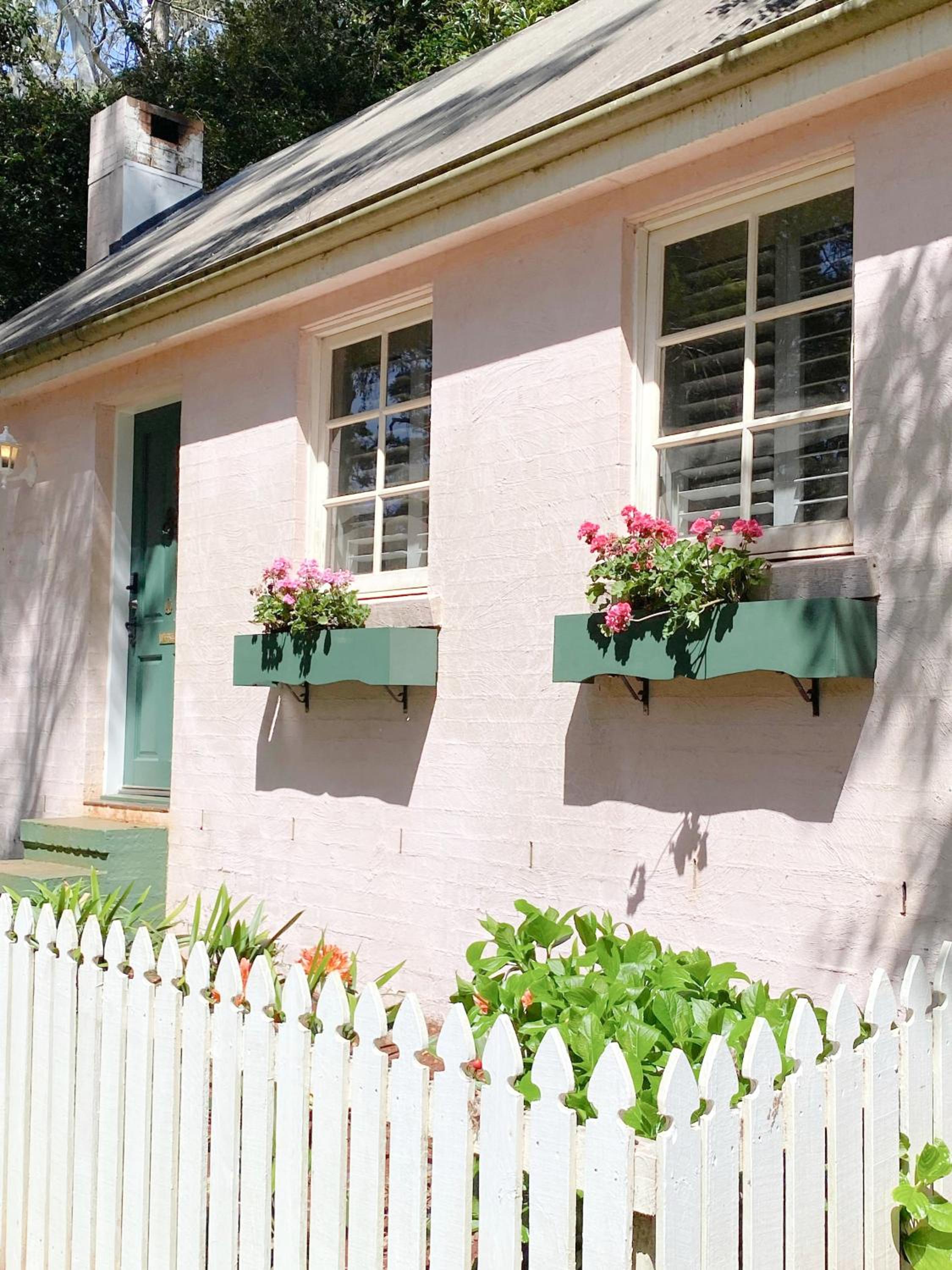 The Romantic Pink English Cottage at Tamborine Mountain