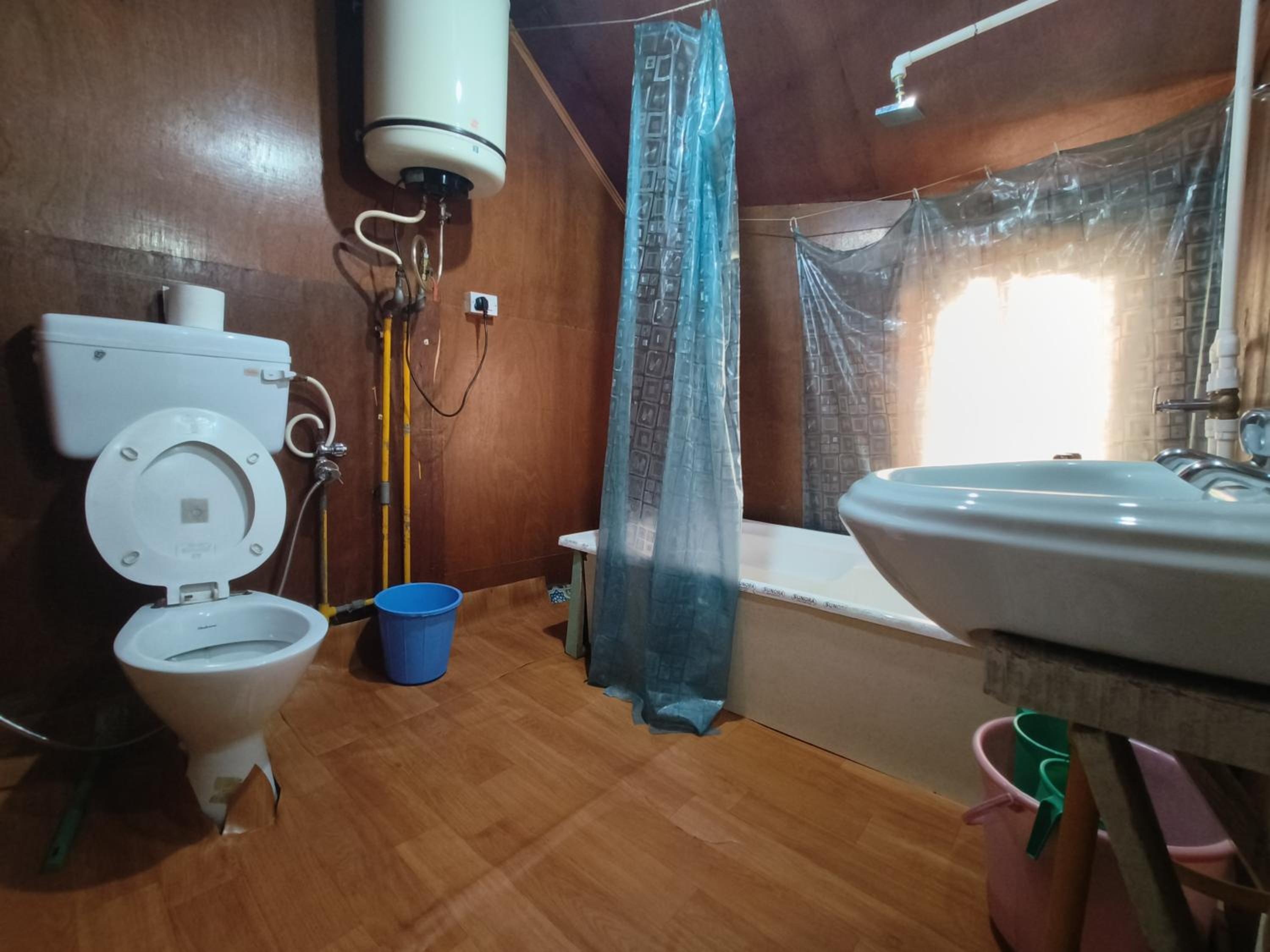 Houseboat New Suzan