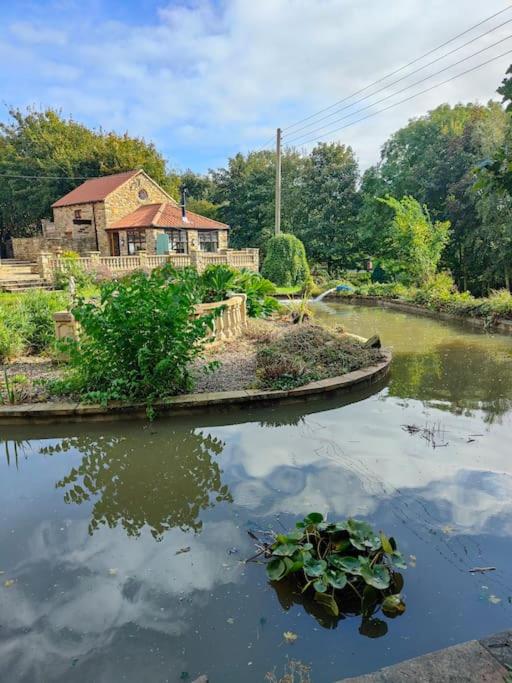 Stunning 2 Bedroom Guest House with Hot Tub view 2