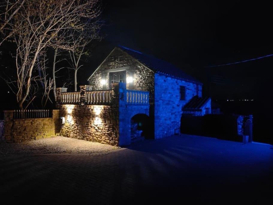 Stunning 2 Bedroom Guest House with Hot Tub view 4