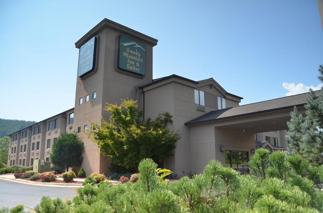 Smoky Mountain Inn & Suites view 2
