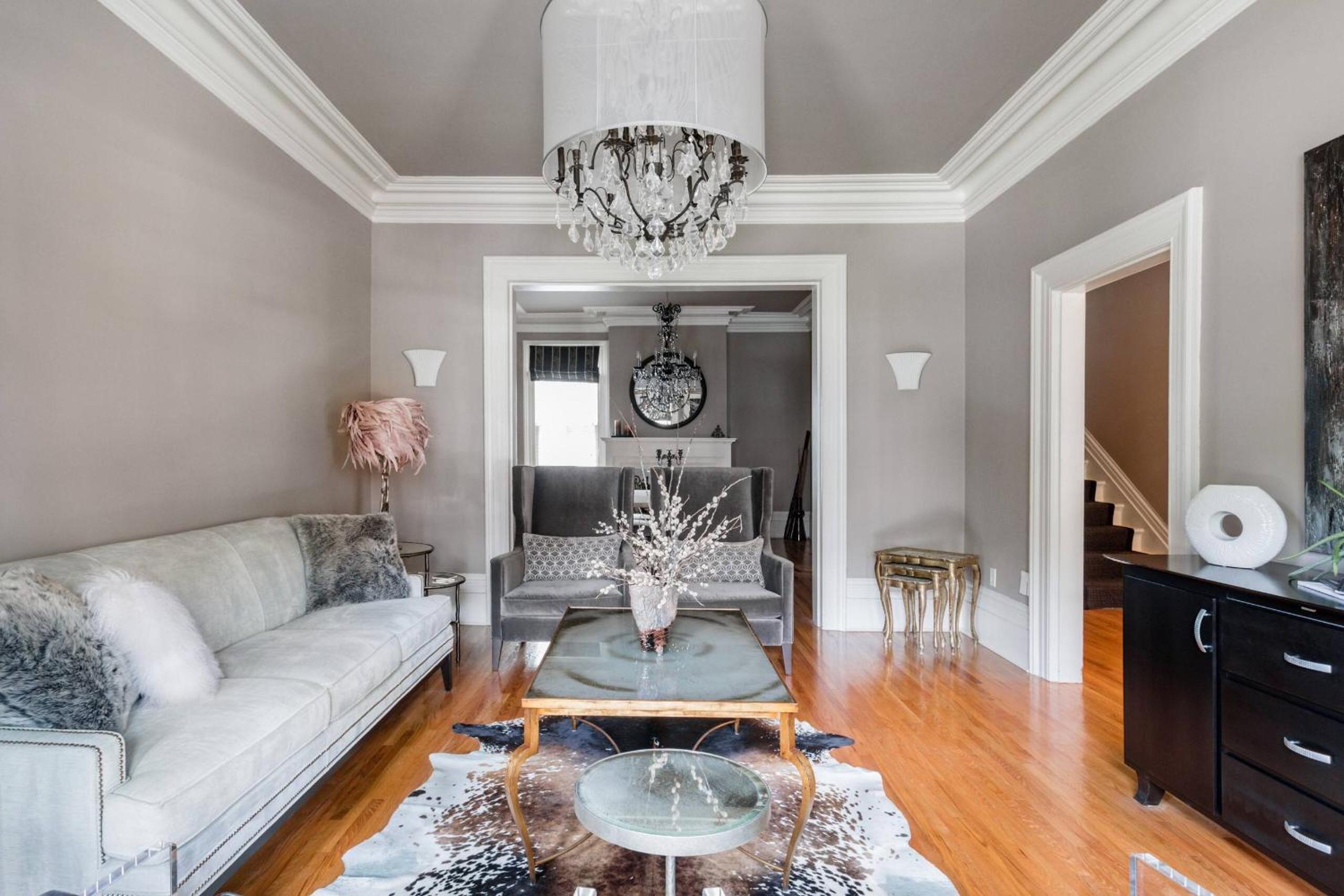 Downtown Luxury Victorian Retreat - Image 2