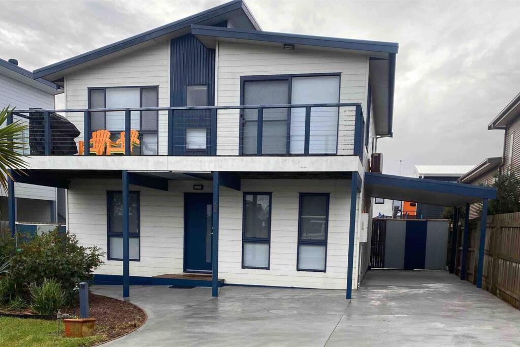 Hotel Racing Penguin Surf Grand Prix Walk Phillip Island