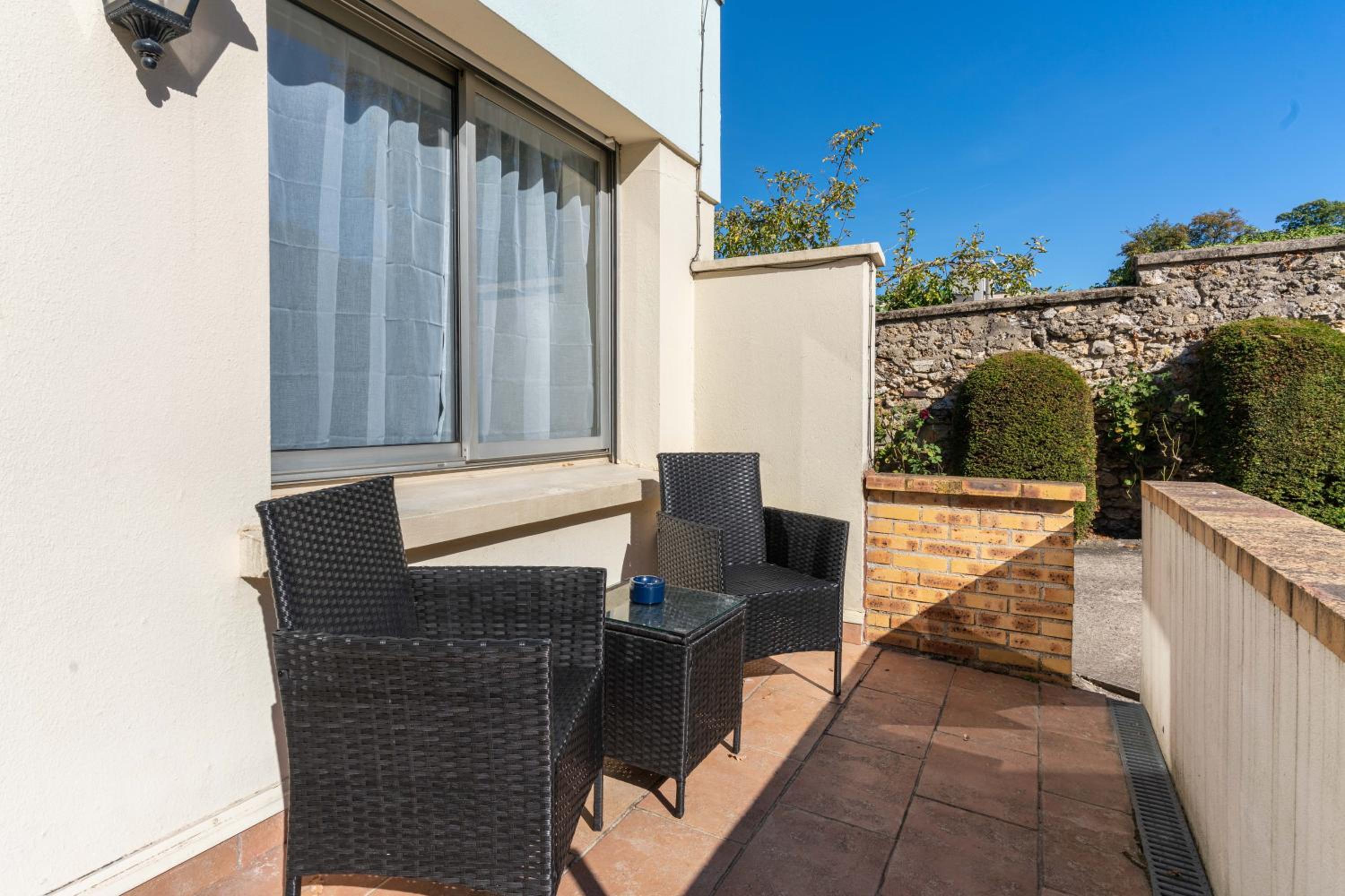 Appart'Hotel NuiteeJour Versailles Saint Cyr l'Ecole view 3