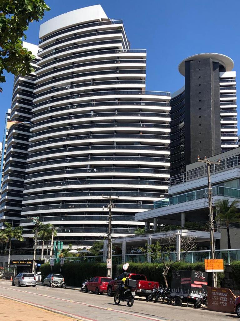 Hotel Alugo Temporada apartamento frente ao mar de Fortaleza vista panorâmica do Mar - Image 1