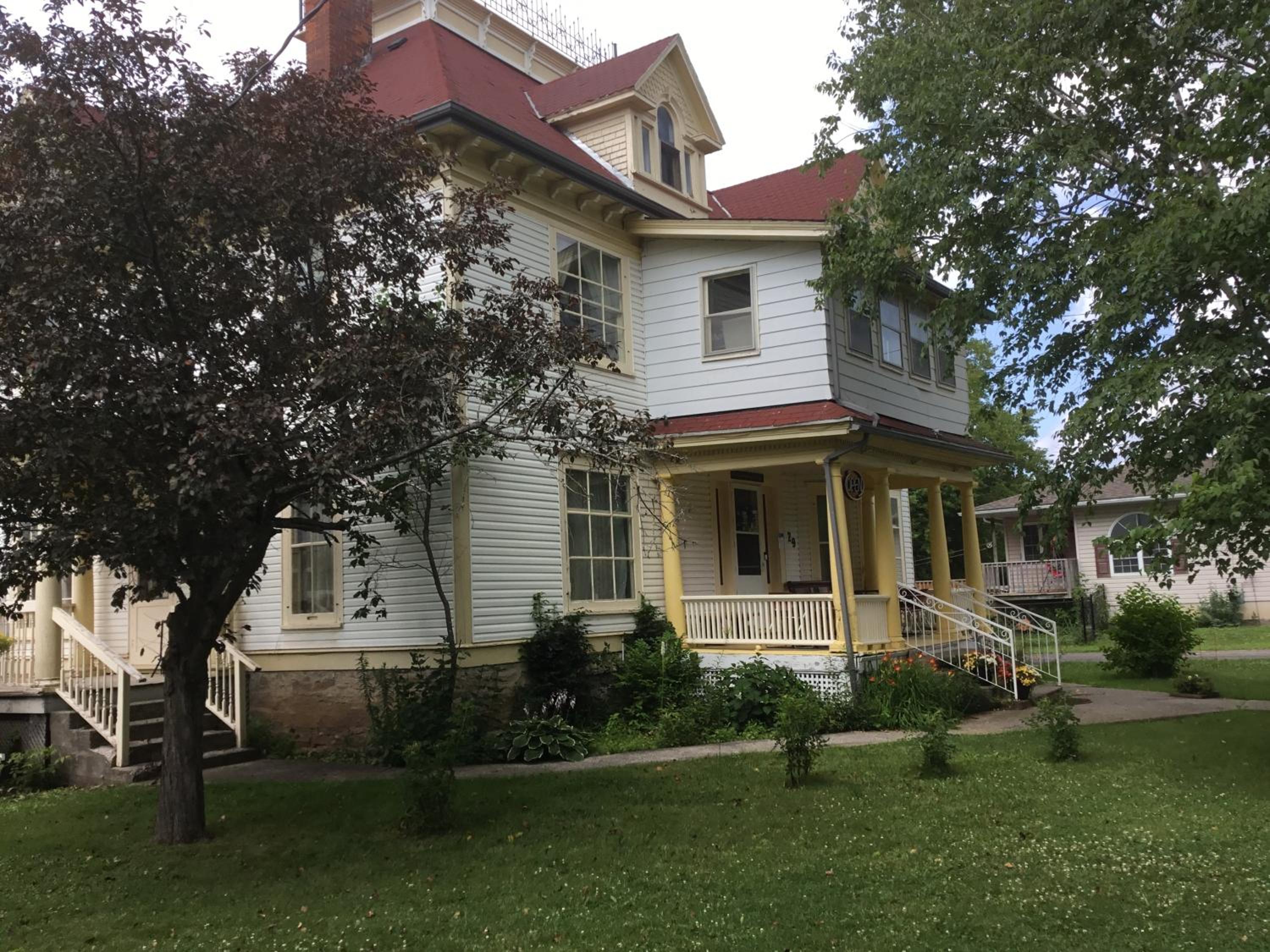 Marmora and Lake Inn and Victorian Diner