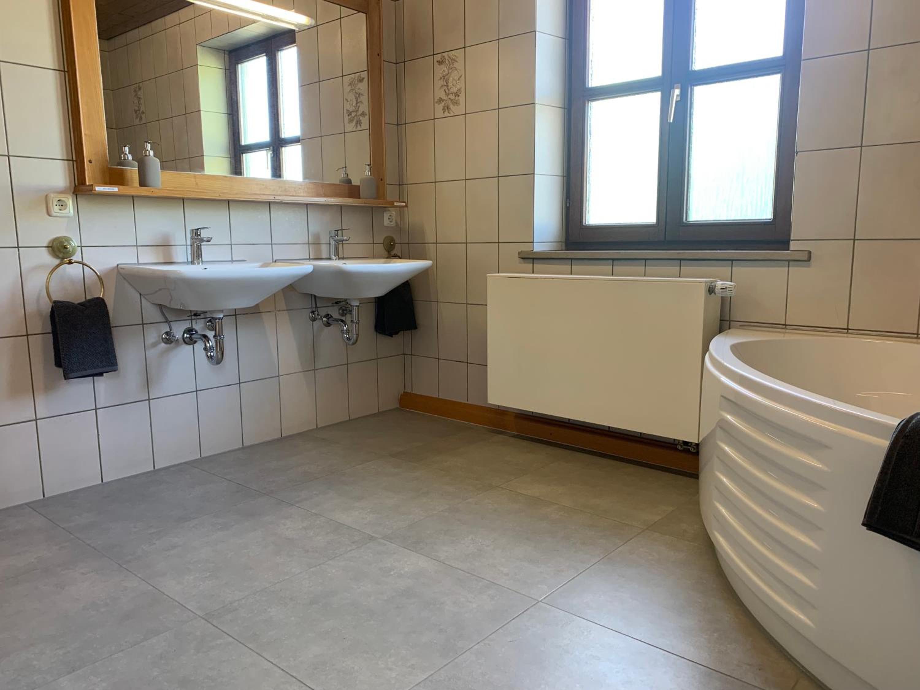 Villa mit Pool und Grillplatz in Regensburg