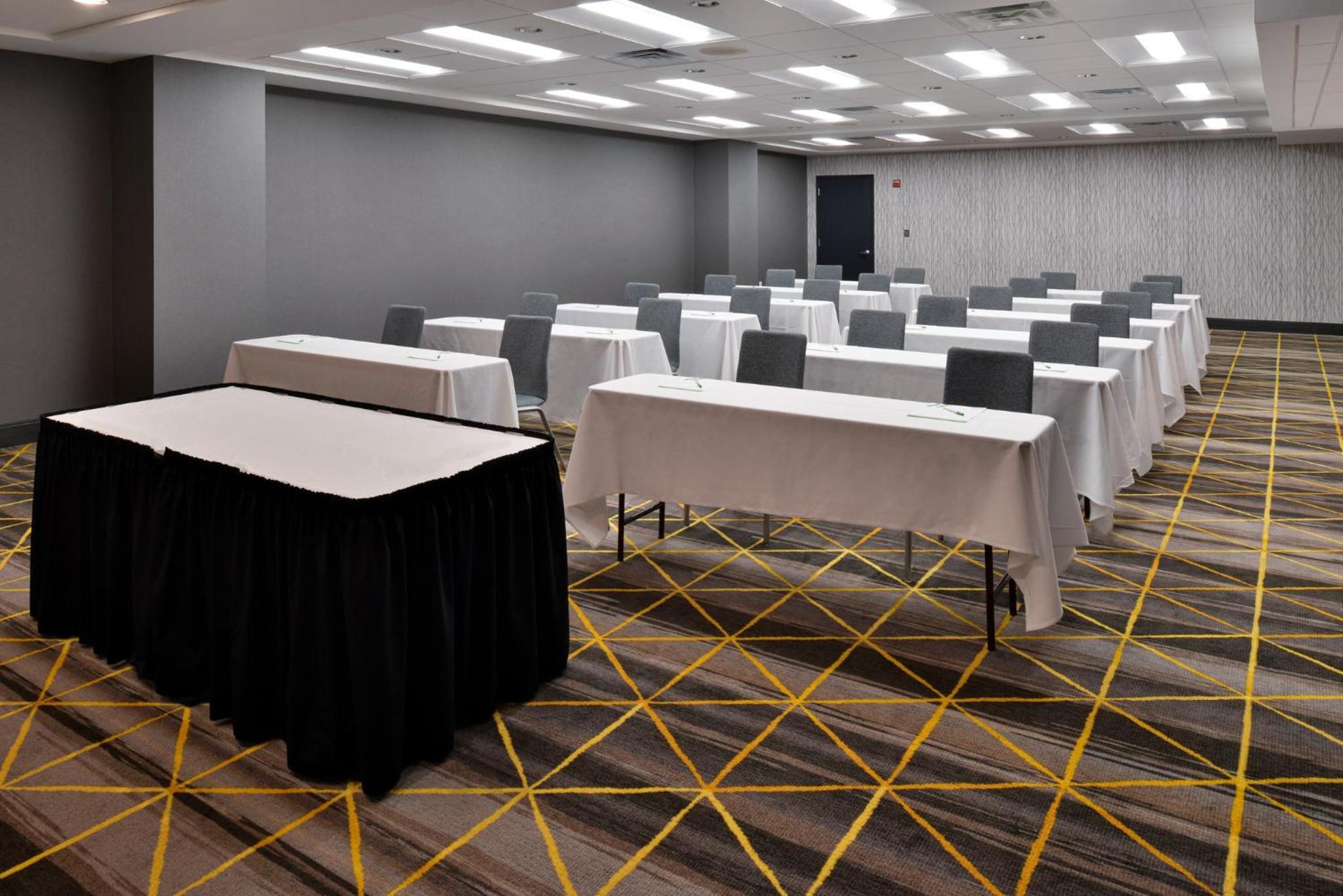 Holiday Inn Hotel Suites Overland Park-Convention Center, an IHG Hotel - Property Image 35