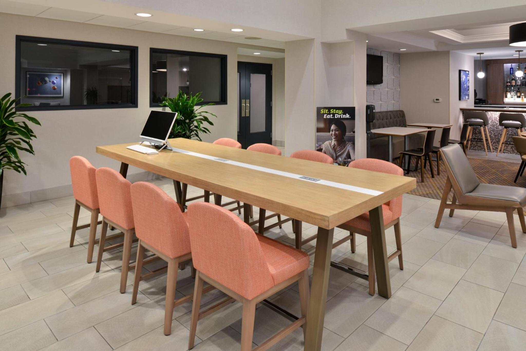 Holiday Inn Hotel Suites Overland Park-Convention Center, an IHG Hotel - Property Image 38