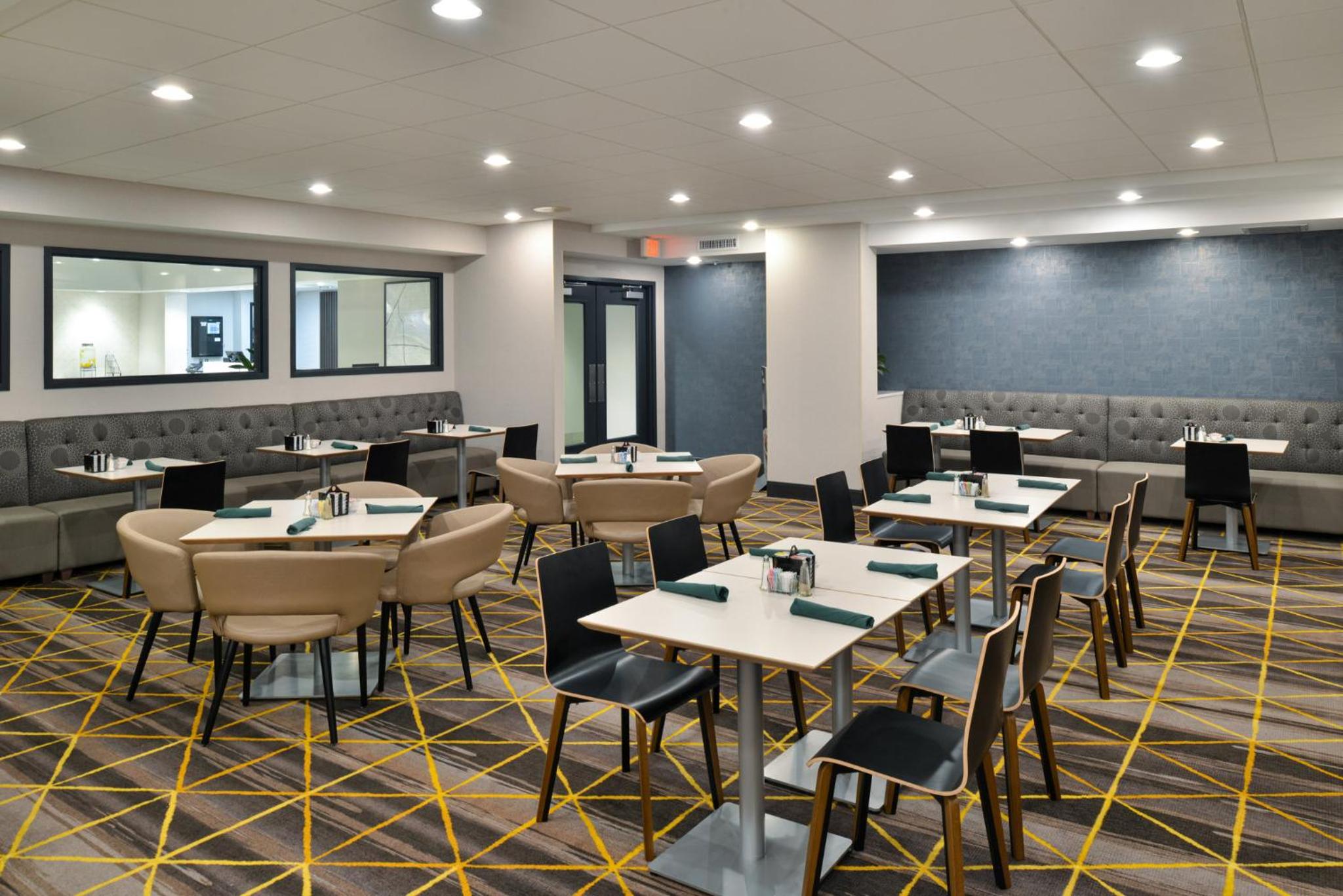 Holiday Inn Hotel Suites Overland Park-Convention Center, an IHG Hotel - Property Image 44