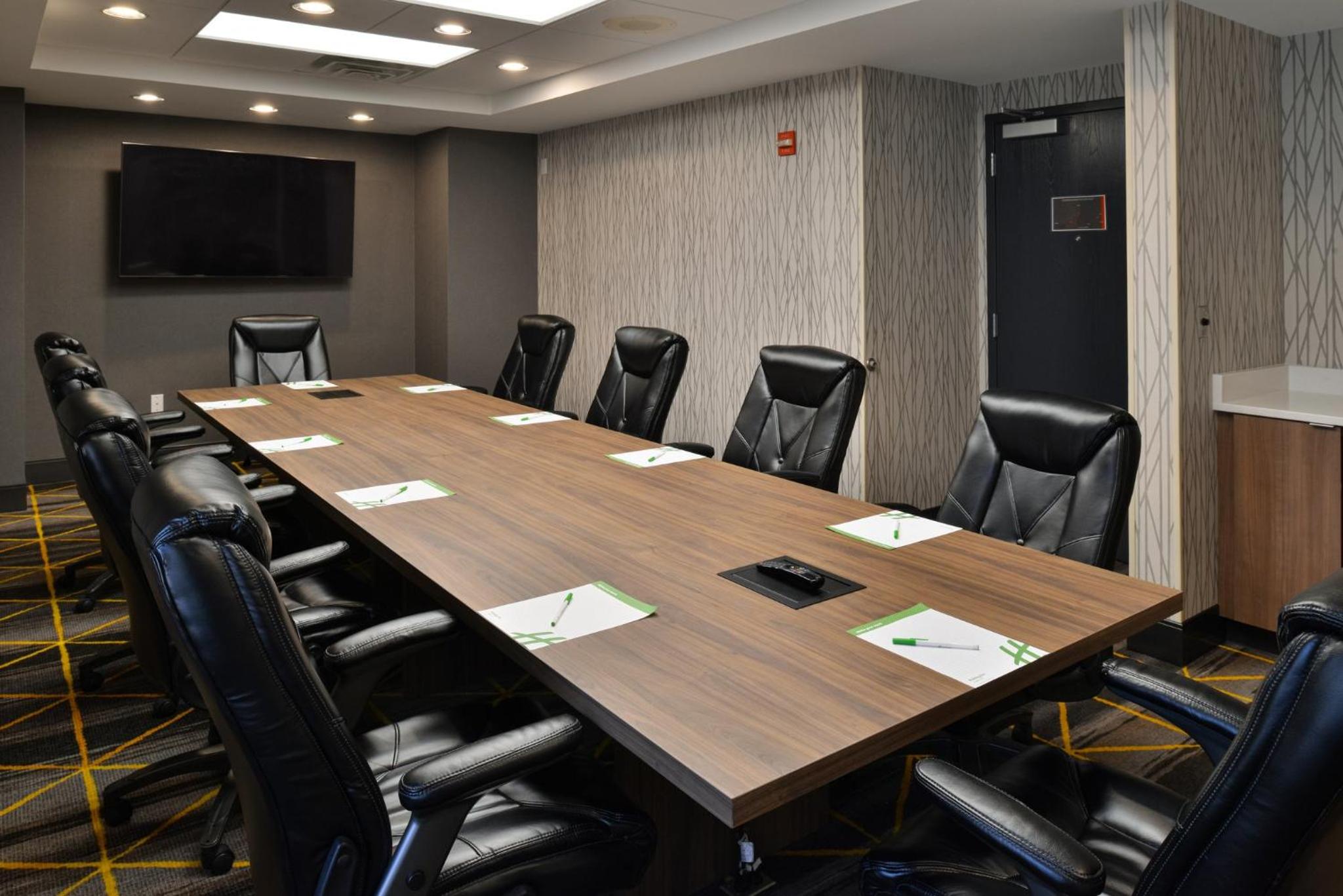 Holiday Inn Hotel Suites Overland Park-Convention Center, an IHG Hotel - Property Image 53