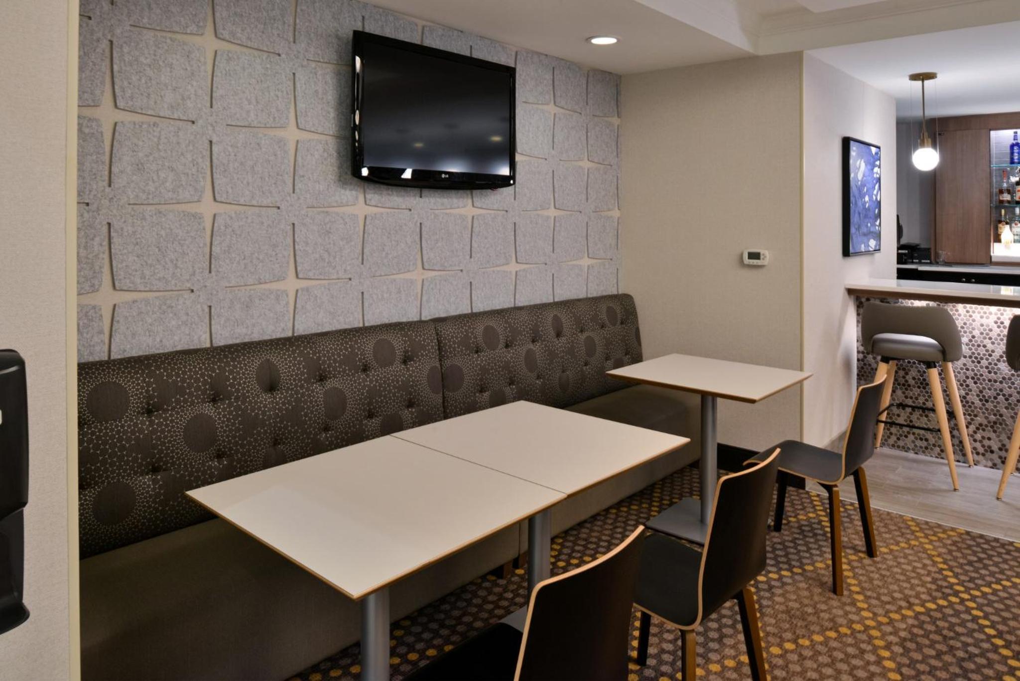 Holiday Inn Hotel Suites Overland Park-Convention Center, an IHG Hotel - Property Image 21